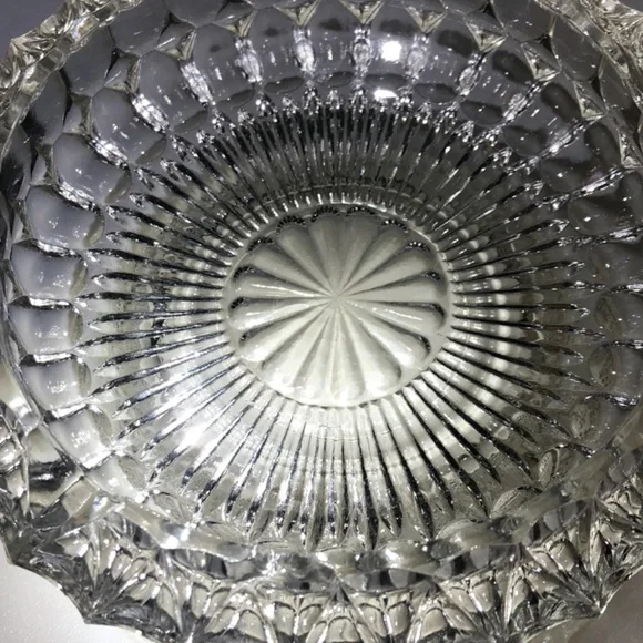 Beautiful, Vintage, clear glass dish - Picture 3 of 5